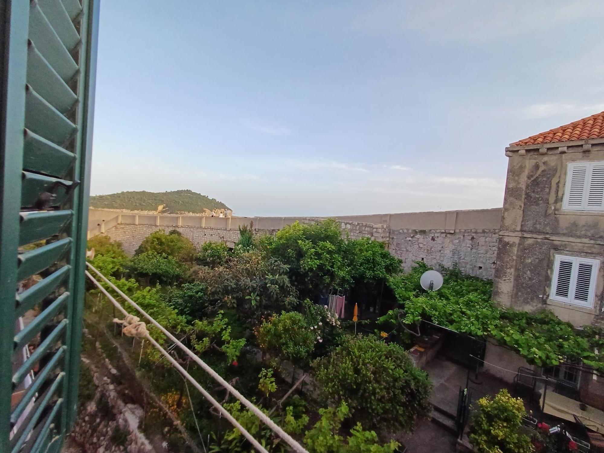 City Walls Hostel Дубровник Экстерьер фото